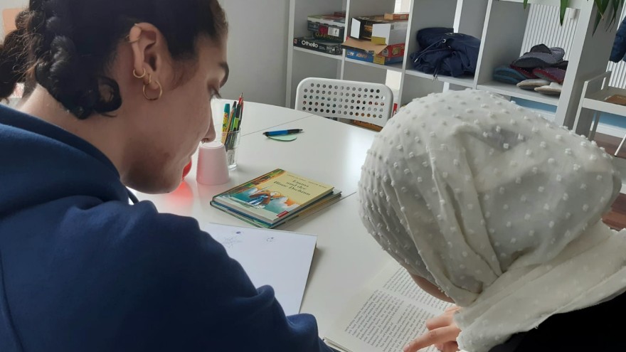 Gemeinsam in einem Buch lesen
