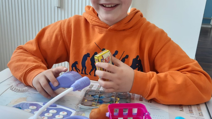 Spielerisches Lernen am Tisch
